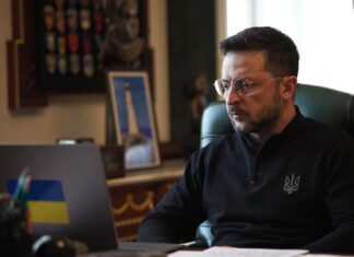 Зеленский во время поездки на фронт поручил усилить защиту Запорожья и области