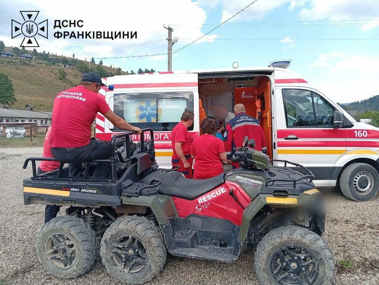 Падение среди гор: харьковчанину понадобилась срочная помощь спасателей в Карпатах
