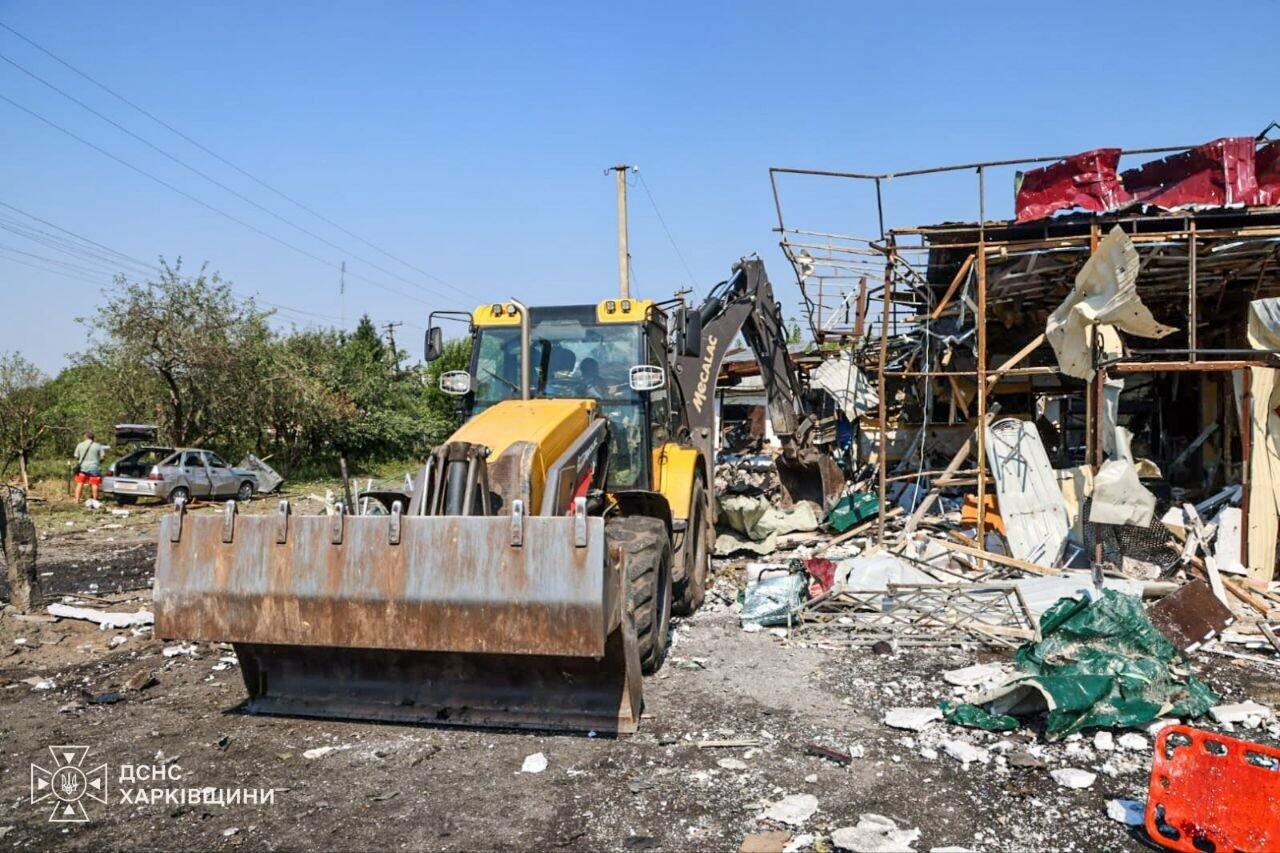 10 погибших, 18 пострадавших: после удара по Печенегам перекрыли важную трассу Харьковщины