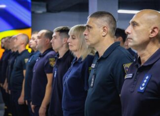 Под завалами, огнем и после обстрелов: спасателей Харьковщины наградили президентским отличием