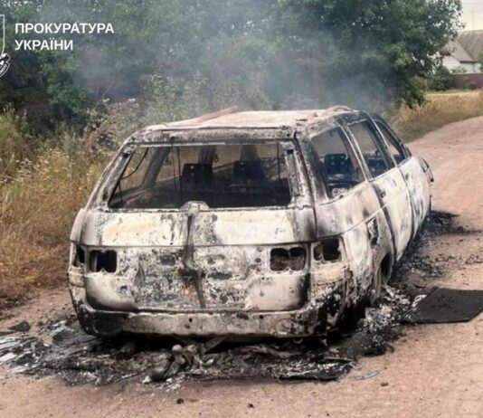 Авто вспыхнуло после удара FPV: водитель в крайне тяжелом состоянии, а в пригороде Харькова атаковали предприятие