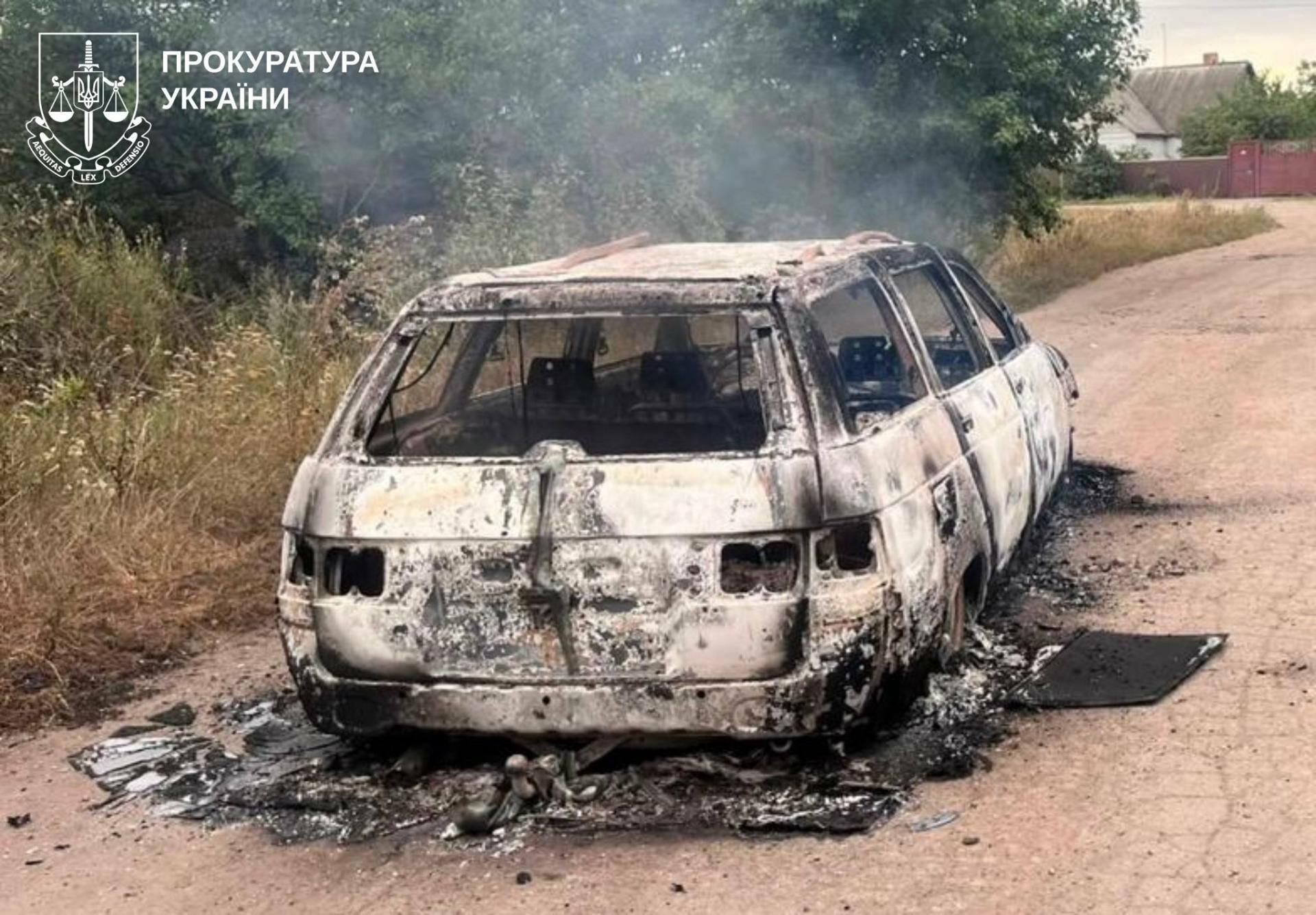 Авто вспыхнуло после удара FPV: водитель в крайне тяжелом состоянии, а в пригороде Харькова атаковали предприятие