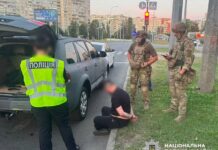 20 тысяч долларов за «билет по военному учету»: на Харьковщине военнослужащего взяли с поличным