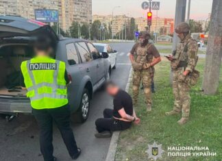 20 тысяч долларов за «билет по военному учету»: на Харьковщине военнослужащего взяли с поличным