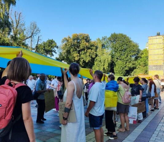 В Киеве масштабное шествие из-за отставки Федорова из Минобороны (фото, видео)