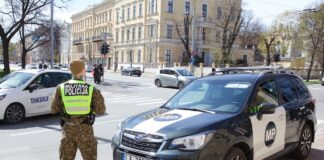 Неизвестные принесли траурные венки в оборонные компании ЕС, в Литве заподозрили РФ, — Delfi