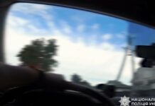 Эвакуация под дронами: в Харьковской области дважды FPV атаковали машины полиции
