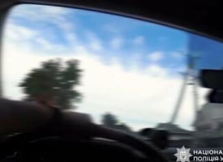 Эвакуация под дронами: в Харьковской области дважды FPV атаковали машины полиции