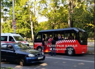 В Харькове в ДТП попал городской автобус: пострадали 11 человек