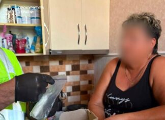 Маскировала психотроп в шампунях и чайных пачках: в Харькове задержали 51-летнюю женщину