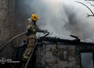 В Харькове загорелись склады возле ТЦ «Барабашово», — ФОТО