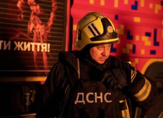 РФ массированно атаковала Сумы: в городе масштабные пожары и пострадал человек