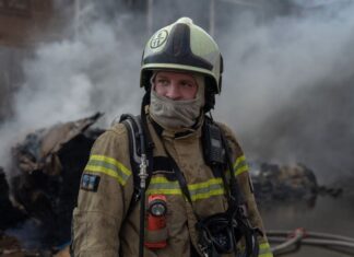 Россияне ударили по АЗС возле дома в Харькове, возник пожар
