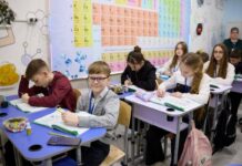 Школьники смогут получать призы за усердие: Минцифра запускает пилотный проект