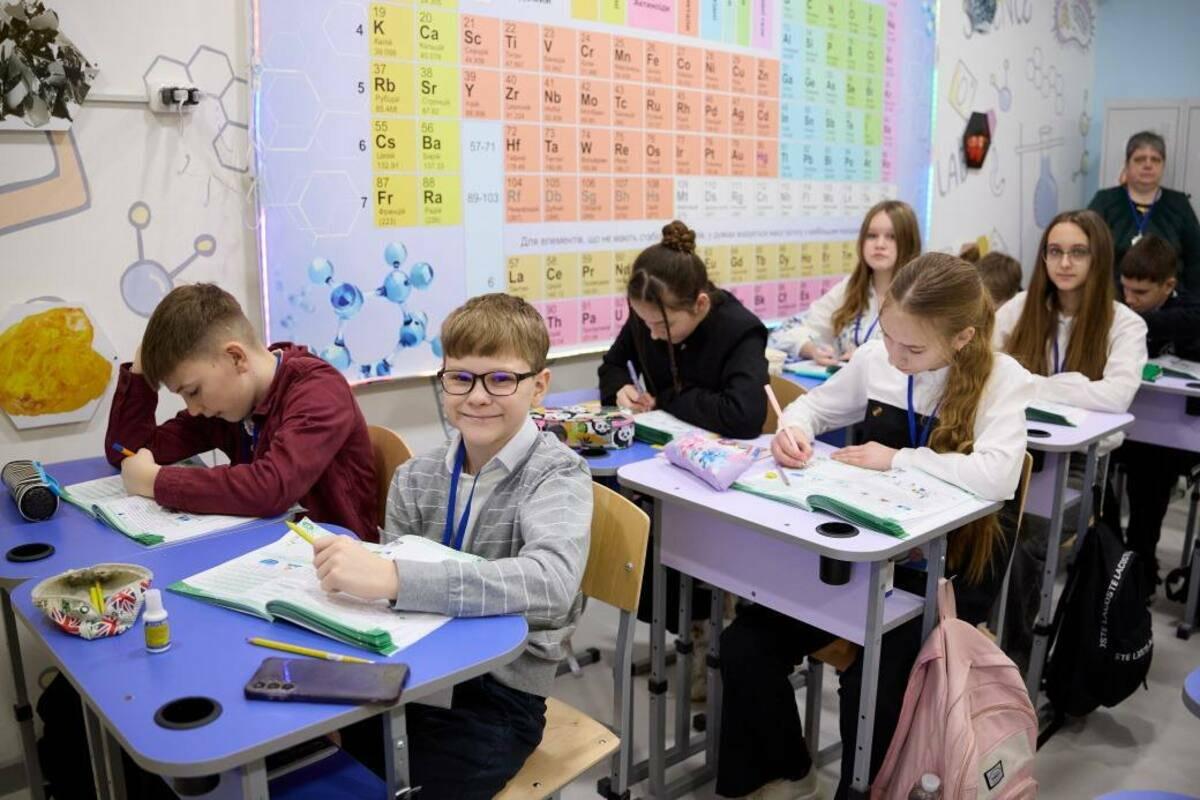 Школьники смогут получать призы за усердие: Минцифра запускает пилотный проект