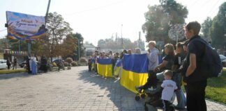 «Дома ждут»: в общине Харьковской области провели акцию в поддержку пленных и пропавших без вести, — ФОТО