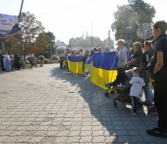 «Дома ждут»: в общине Харьковской области провели акцию в поддержку пленных и пропавших без вести, — ФОТО