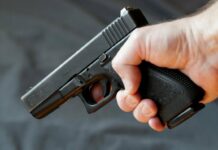 В Харькове мужчина стрелял из окна многоэтажки