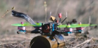 Услышал дрон и присел у остановки: на Харьковщине FPV попал в мужчину