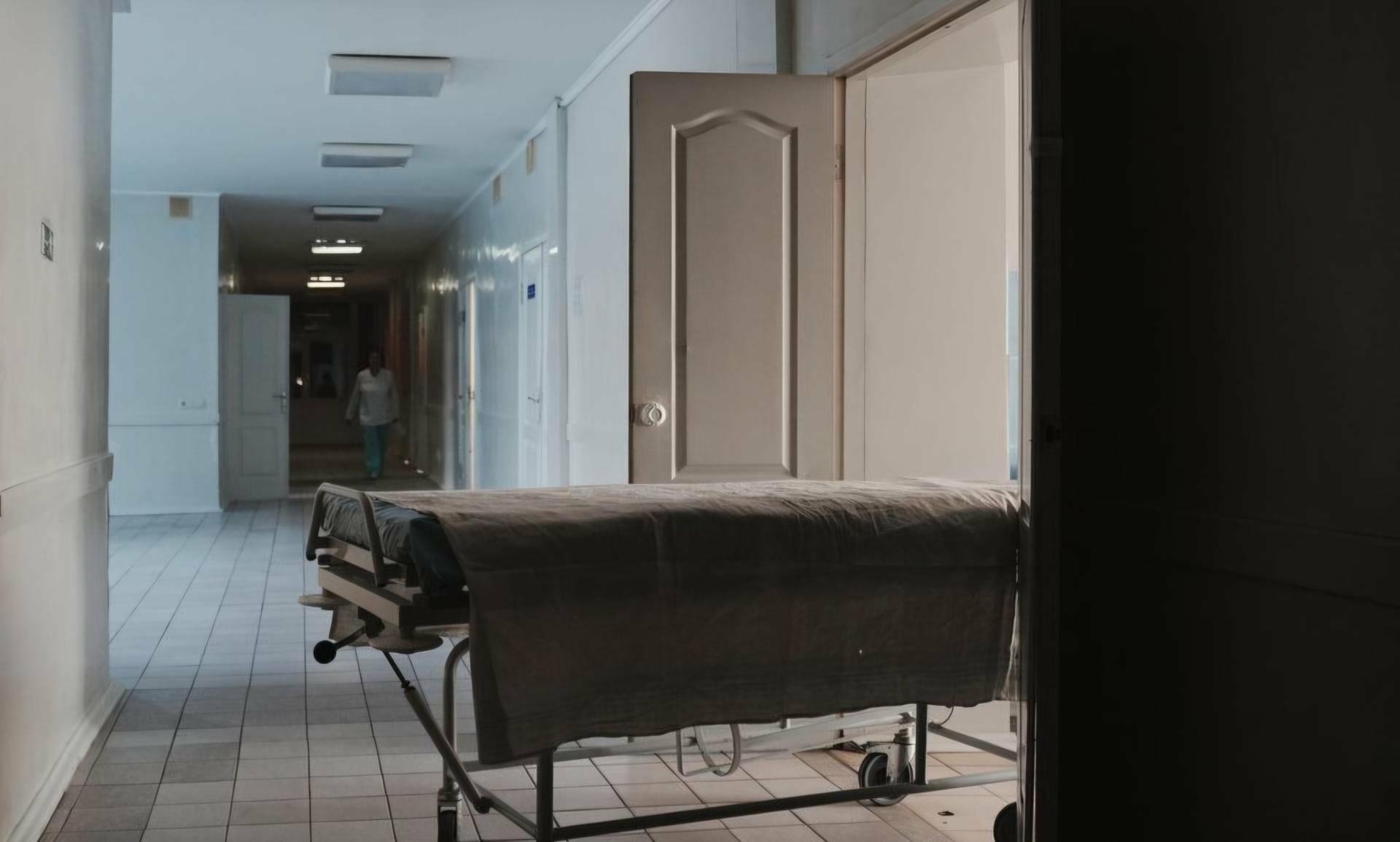 Пока пациентка боролась за жизнь: в харьковской реанимации работница обворовала женщину в состоянии клинической смерти