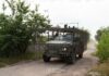 Пряталась в подвалах после гибели матери: из горящего Купянска эвакуировали гражданскую женщину
