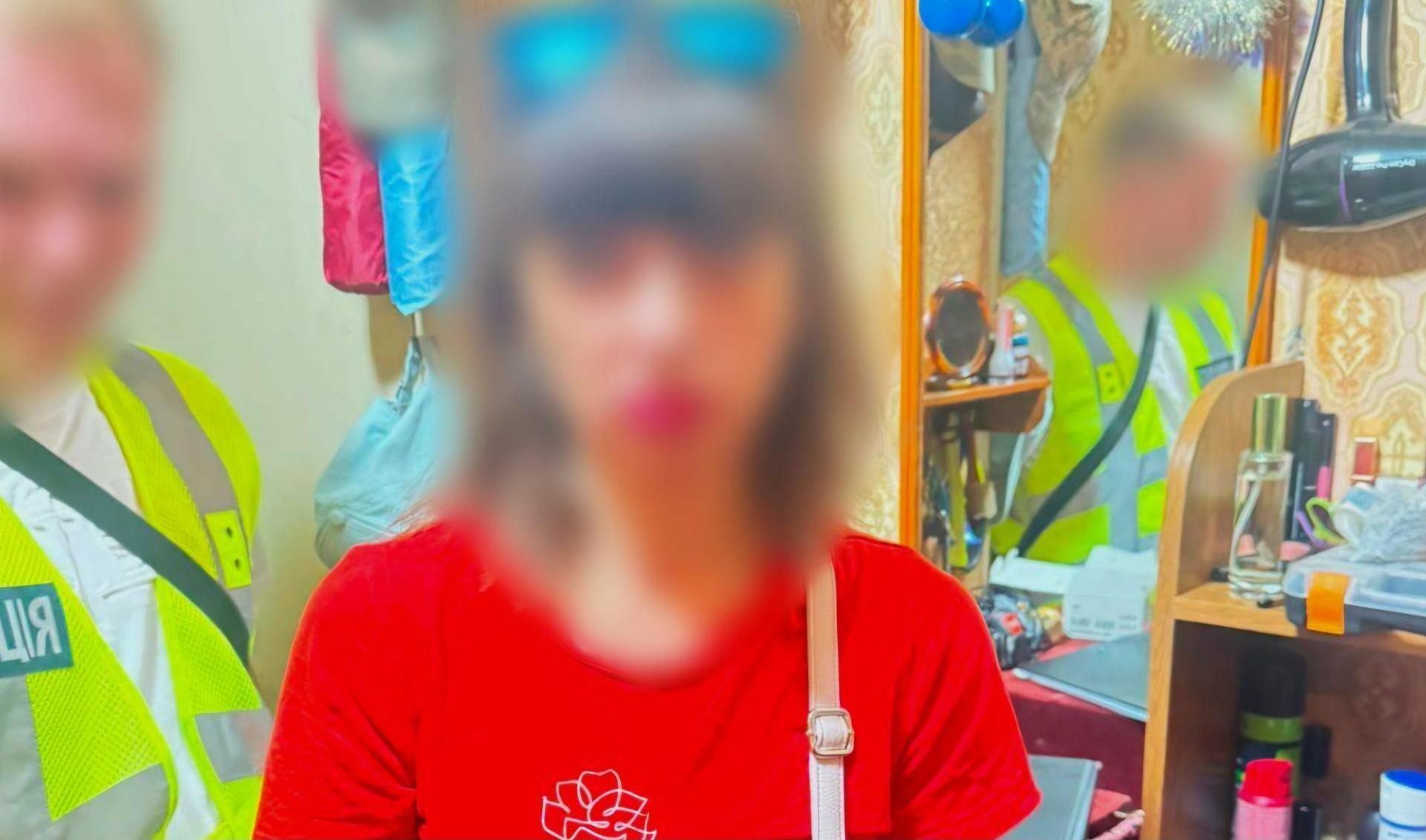 Психотропы прямо возле аптеки: в Харькове задержали 41-летнюю женщину со смертельно опасным веществом