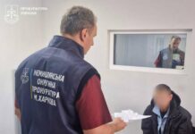 Ножницы в живот, чем в лицо: в Харькове мужчина устроил кровавую атаку на знакомых