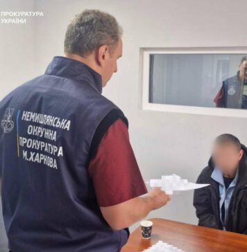 Ножницы в живот, чем в лицо: в Харькове мужчина устроил кровавую атаку на знакомых