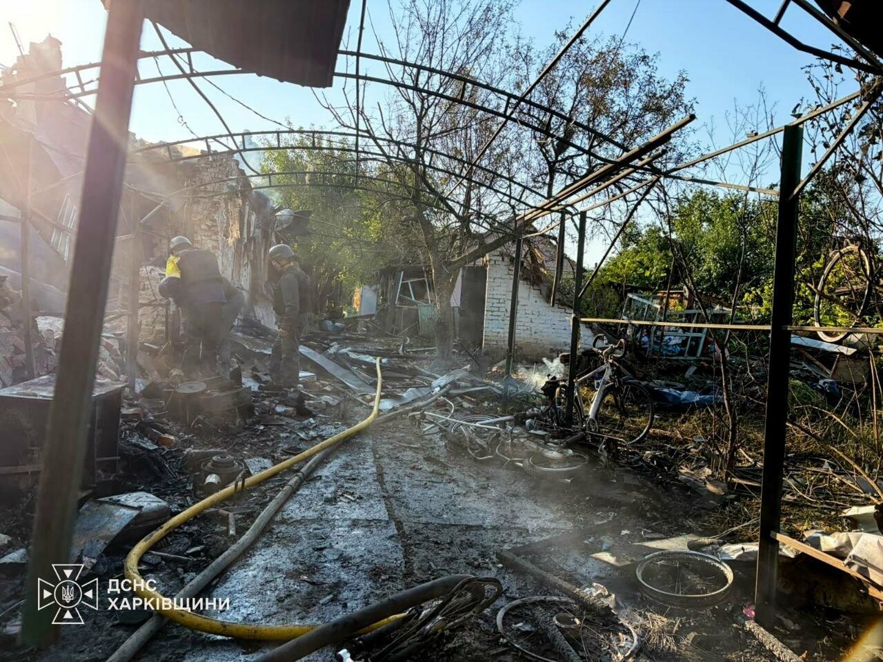 Дрон уничтожил жилой дом в Харьковской области: мать погибла, ее 13-летний сын борется за жизнь