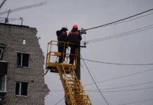Изюм остался без света после серии ударов России: энергетики работают под угрозой новых атак