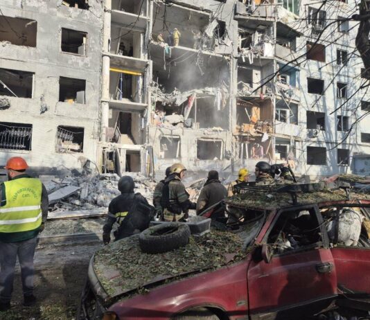 Трое детей были в квартире во время попадания: в Харькове выросло количество пострадавших, продолжается ликвидация последствий ночной атаки