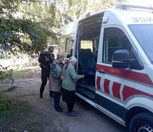 Решила эвакуироваться после «прилета» в дом: на Харьковщине из-под обстрелов спасли пожилую женщину