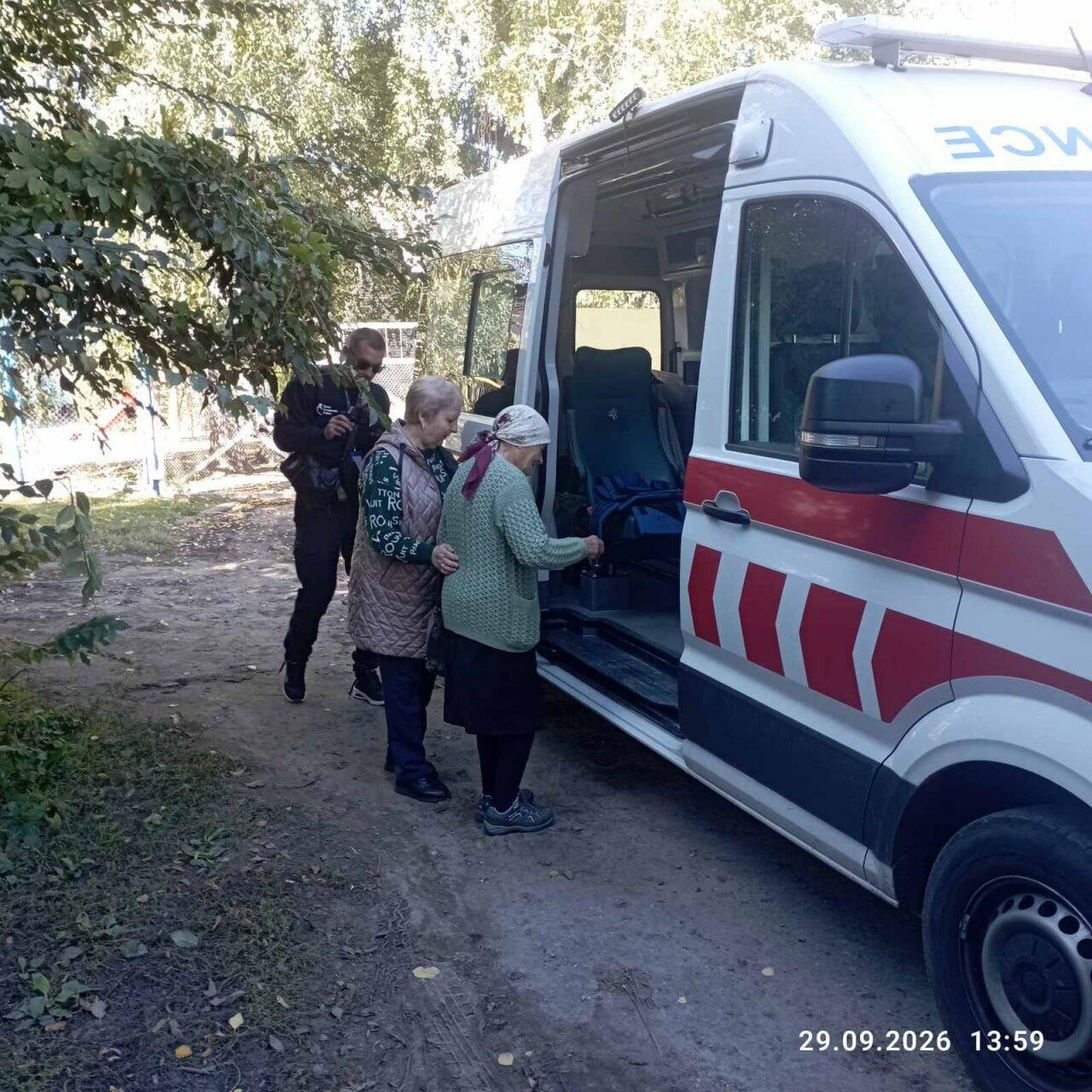 Решила эвакуироваться после «прилета» в дом: на Харьковщине из-под обстрелов спасли пожилую женщину