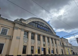 Более 18 часов задержки: из-за российских обстрелов массированно задерживаются поезда