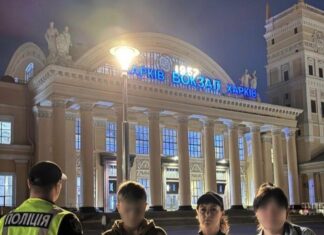 В Харькове полиция фактически сняла цепь с поезда