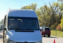 Дрон рашистов машинировал микроавтобус на Харьковщине
