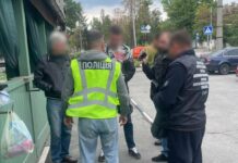 В Харькове дельцы пугали иностранцев депортацией и требовали деньги, а тысячи долларов.