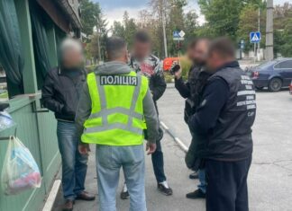 В Харькове дельцы пугали иностранцев депортацией и требовали деньги, а тысячи долларов.