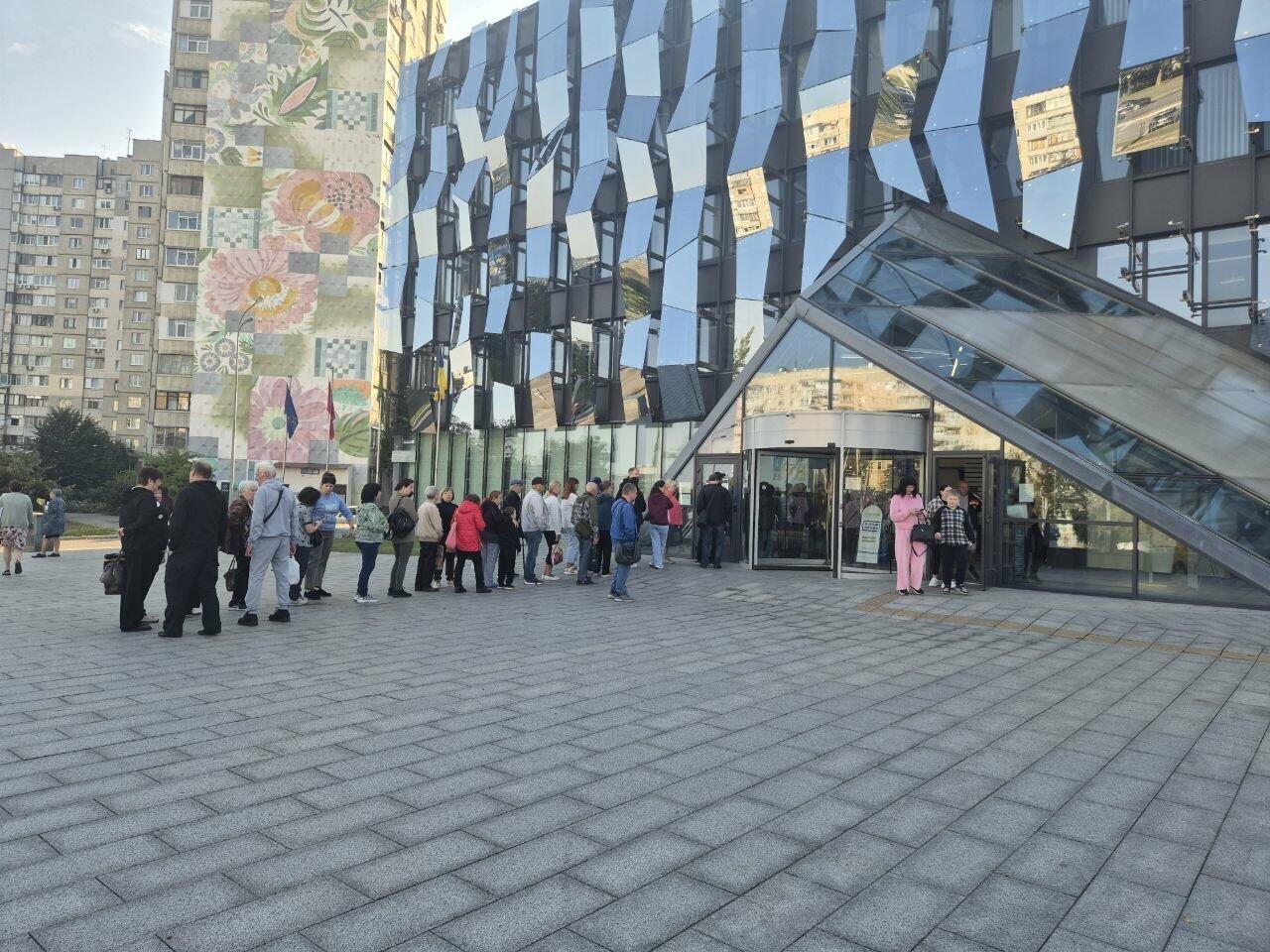 Очереди на регистрацию на «Зимнюю поддержку» в Харькове: в ПФУ объяснили кому подаваться, а кому и не занимать место