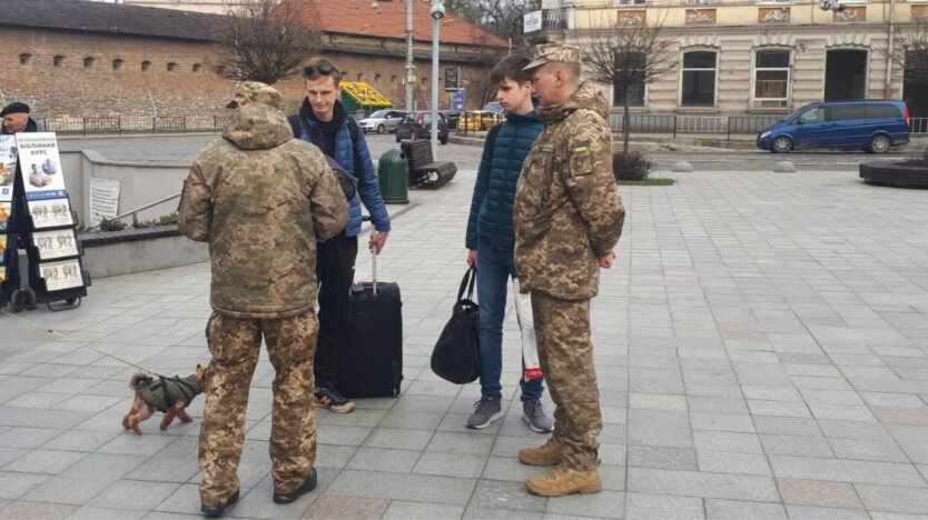 ТЦК не имеют разрешения на оповещение во время тревоги: Минобороны ответило ТСК Гончаренко