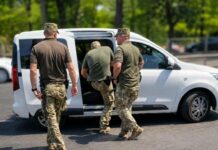 В Харьковской области молодой человек пытался зарезать работника ТЦК