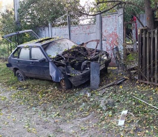 Террор Золочевщины: россияне снова били дронами по автомобилю