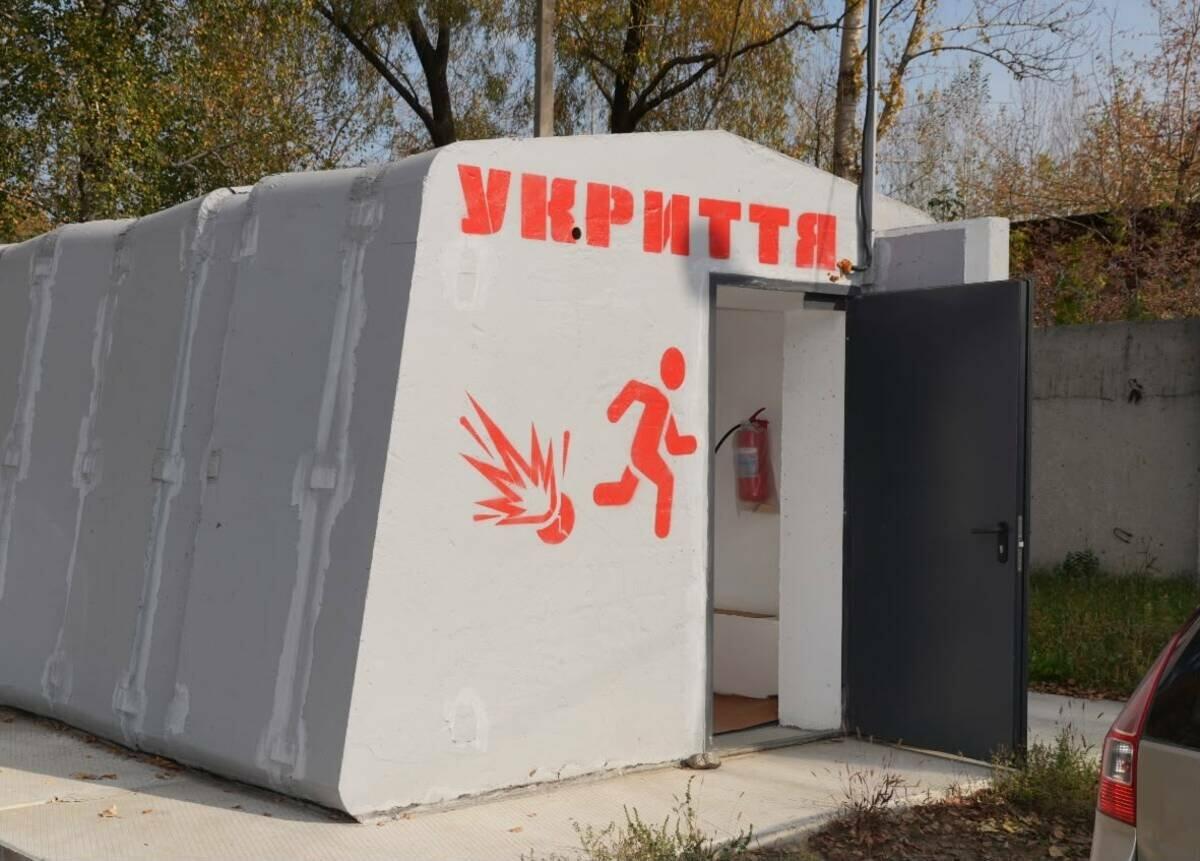 Безопасность энергетиков: «Харьковоблэнерго» установило дополнительные укрытия для работников