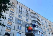 Более 140 окон после обстрелов закрыли в Харькове за неделю