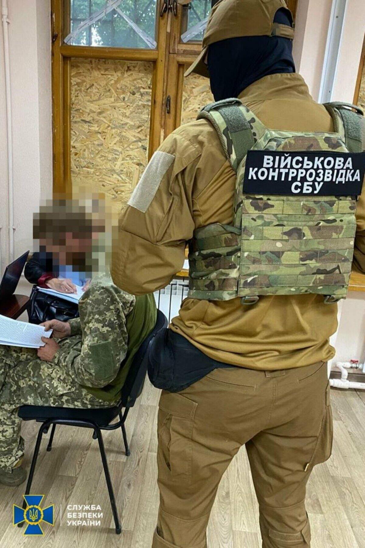 Знакомства с «девушкой» обернулись работой в РФ: в Харьковской области задержали военного ВСУ