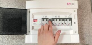 Отключение света в Харьковской области: действуют почасовые графики и есть обесточивание из-за боевых действий