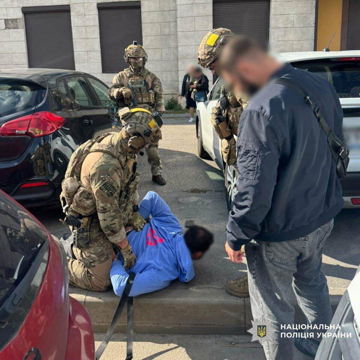Шесть тысяч долларов за «исключение» из военного учета: в Харькове задержали дельцов, — ФОТО