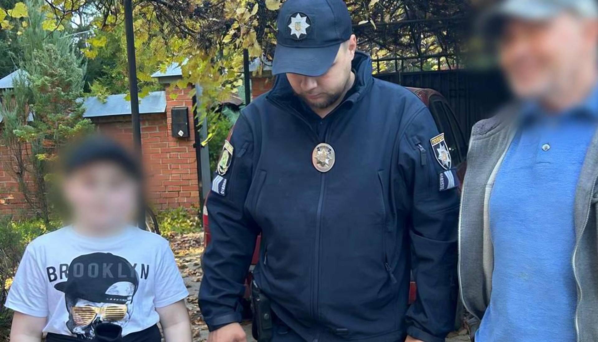 Сам бродил по лесу и искал родителей: на Харьковщине 10-летний мальчик потерялся во время прогулки