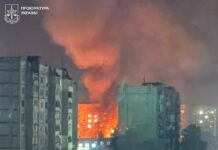 Масштабный пожар и трое погибших: в Харьковской области объявили День траура после ракетного удара