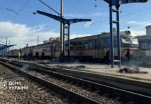 Обгоревшие тела людей лежат прямо на перроне: решисты устроили террор на вокзале в Днепре, известно о 13 погибших